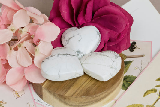 Howlite | Puffy Hearts